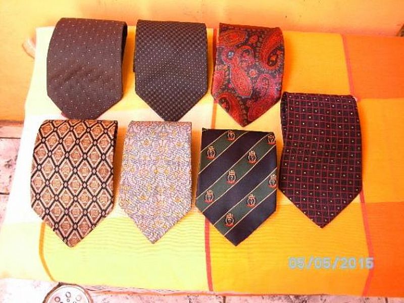 Gravatas usadas boas em bom estado