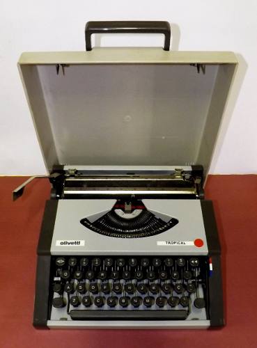 Máquina De Escrever Olivetti Tropical Portátil C/