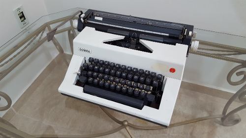 Máquina De Escrever Olympia - Ótimo Estado