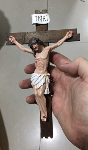 Crucifixo De Parede Em Mafeira E Resina 20 Cm