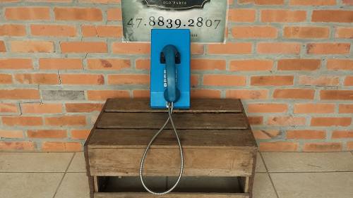 Antigo Telefone Orelhão Azul Em Ótimo Estado!