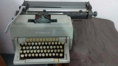 Máquina De Escrever Olivetti Línea 98 - Raridade -
