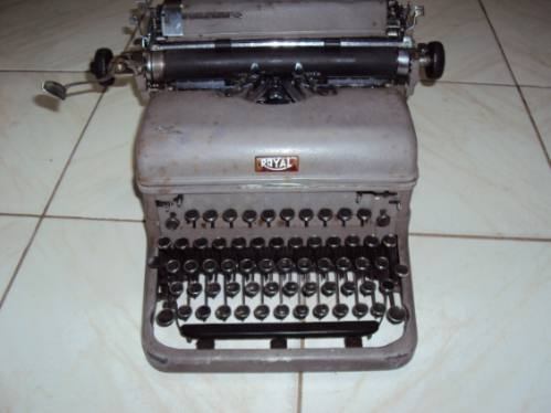 Máquina De Escrever Royal