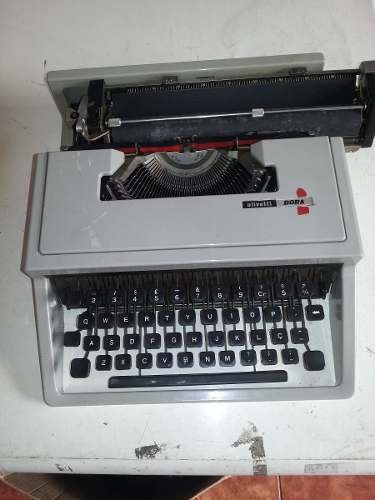 Maquina De Escrever Olivette Dora