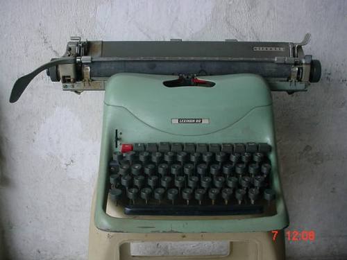 Maquina De Escrever Olivetti Lexikon 80 (importada)