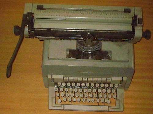 Máquina De Escrever Olivetti Funcionado