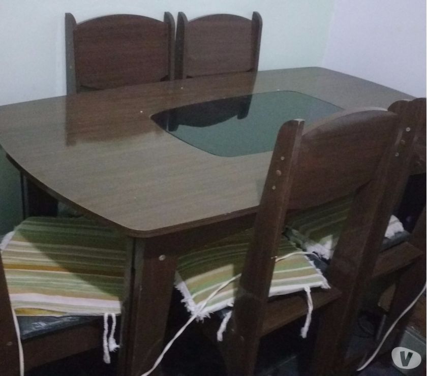 Mesa com 6 cadeiras
