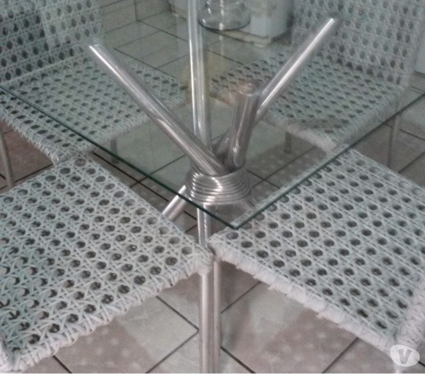 Mesa de alumínio com cadeiras de alumínio seminova