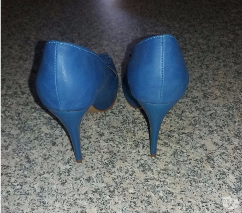 Sapato Peep Toe na Cor Azul