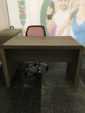 Mesa e armário para escritório/consultório