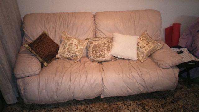 Sofa e duas poltronas em couro