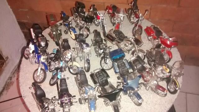 19 motos em miniatura