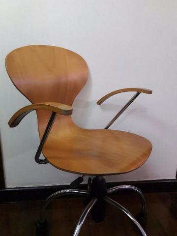 Cadeira Italiana Madeira Computador. De R Por R450