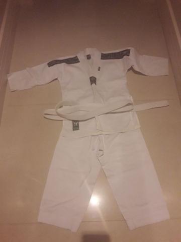 Kimono Taekwondo Infantil pouco usado + faixa branca