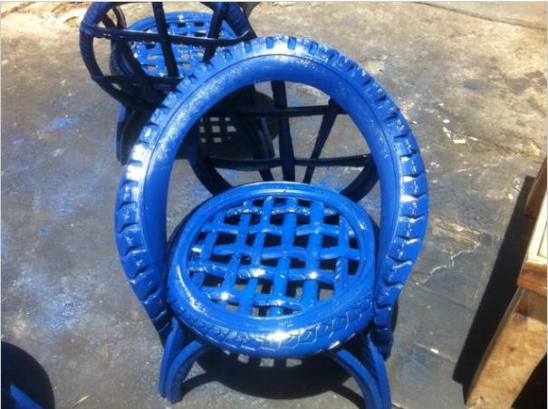 Cadeiras e mesas de pneu artesanal