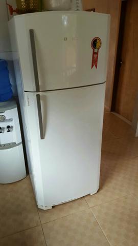 Conserto geladeiras freezer bebedouros máquinas de lavar