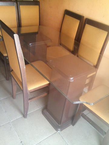 Linda mesa 6 cadeiras de madeira