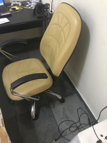 Cadeira escritório em couro