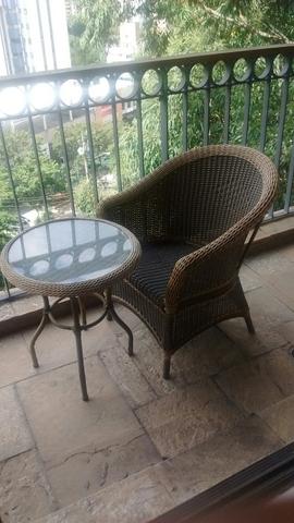 Mesa e cadeira fibra sintética, varanda