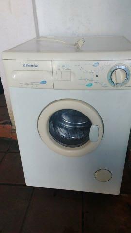 Máquina de lavar roupas Electrolux 5kg front load