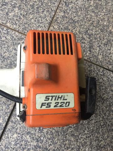 Roçadeira Stihl gasolina modelo FS220
