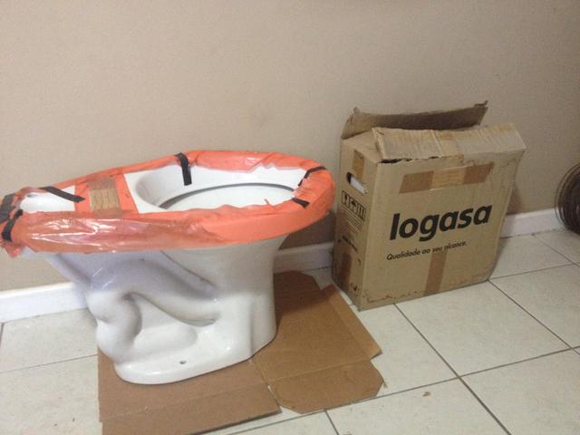 Vaso sanitário com caixa acoplada Logasa