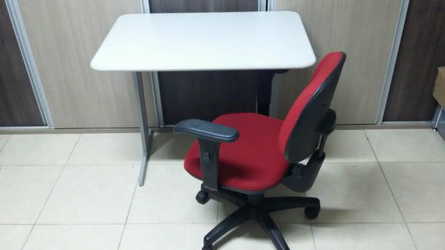 Mesa e cadeira para escritório
