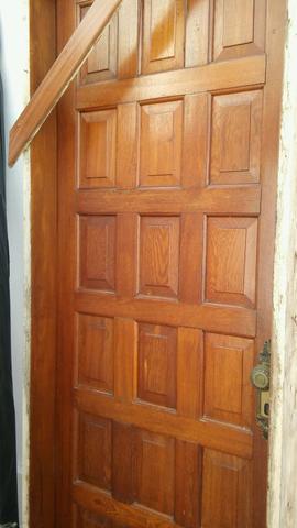 Porta de madeira maçica