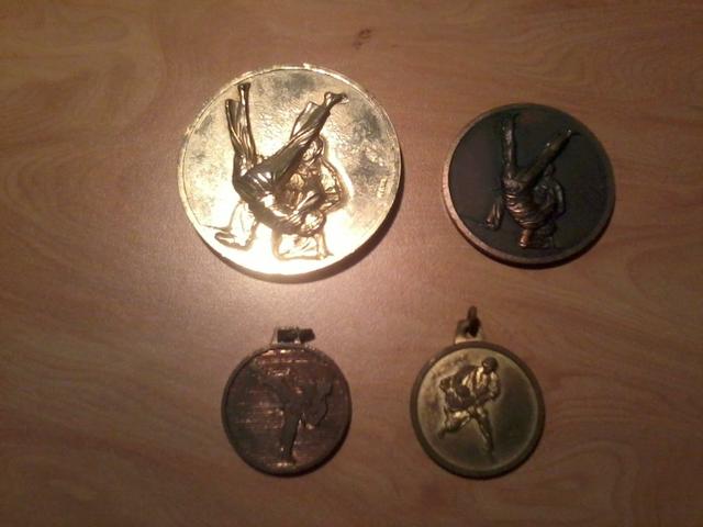 Medalhas judô e de karatê para colecionadores
