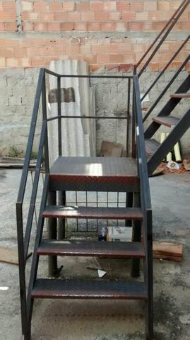 Escada de degrau de ferro