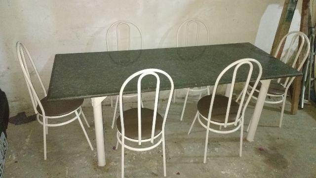 Mesa de granito com 6 cadeiras