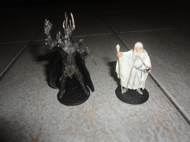 2 Miniaturas Eaglemoss Senhor dos Anéis - Gandalf & Sauron