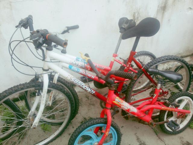 Bicicletas pequena média e grande