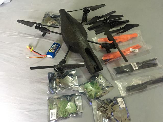 Parrot AR drone 2.0 + peças de reposição
