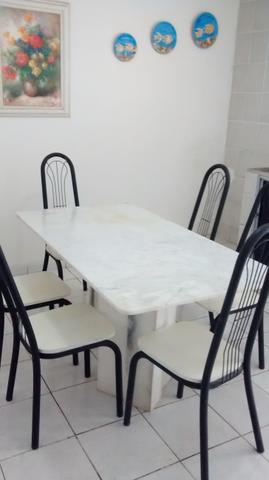 Mesa em Mármore com 6 cadeiras