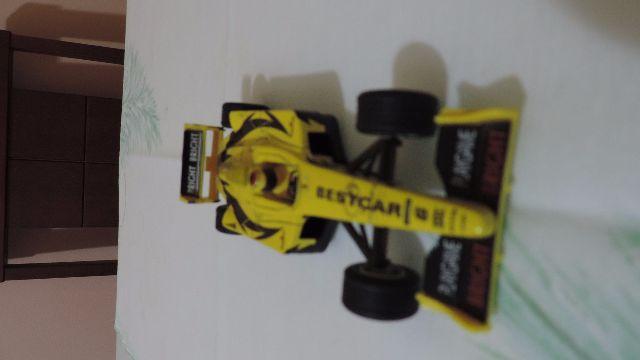 Miniatura de Automóvel de F1 Amarela