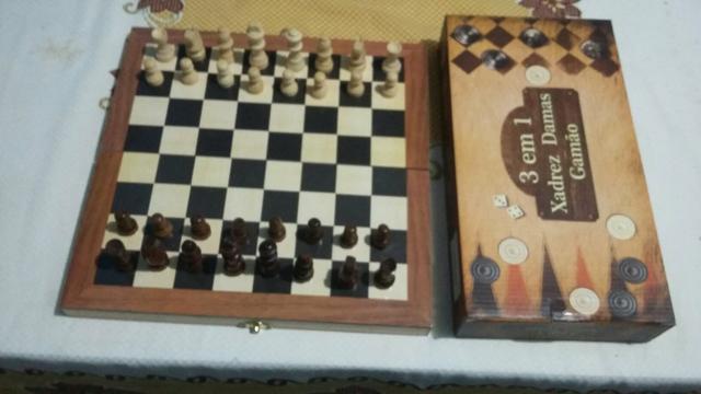 Jogo de xadrez, damas e gamão