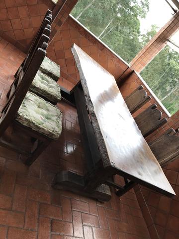 Mesa de madeira maciça rústica