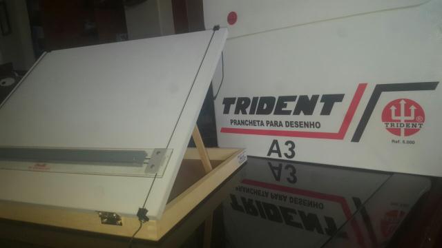 Prancheta para desenho marca Trident A3 - Usada