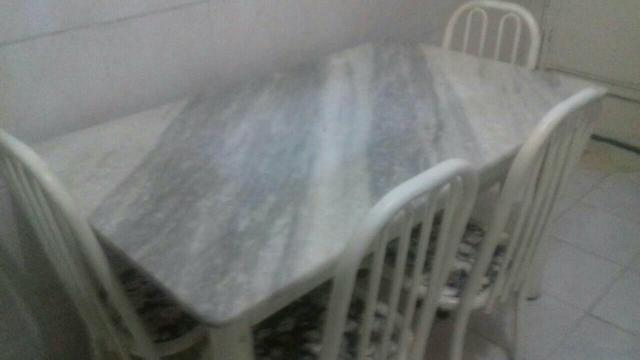 Mesa de mármore branca