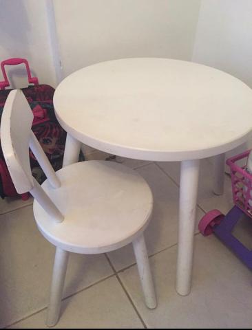 Mesa e cadeira infantil