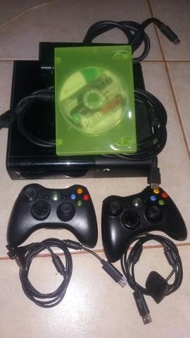 Xbox 360 completo com 1 jogo original.