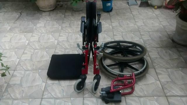 Cadeira de roda desmontável
