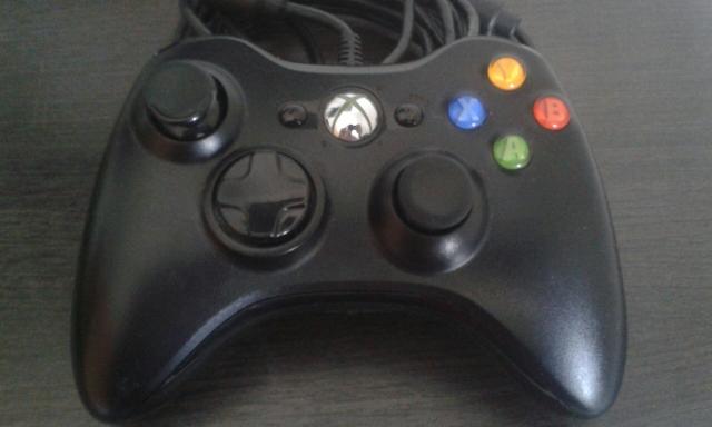 Controle Xbox 360 com fio