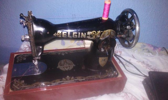 Máquina de costura elgin