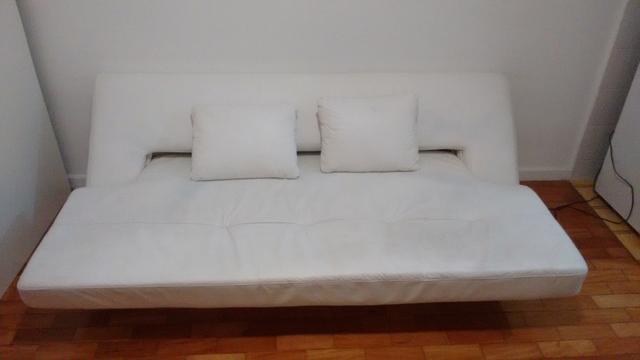 Sofá cama branco courino