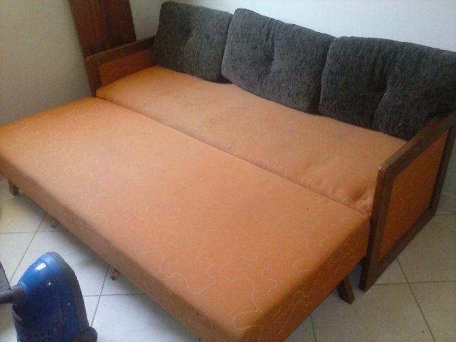 Sofá cama de madeira rustico maciço