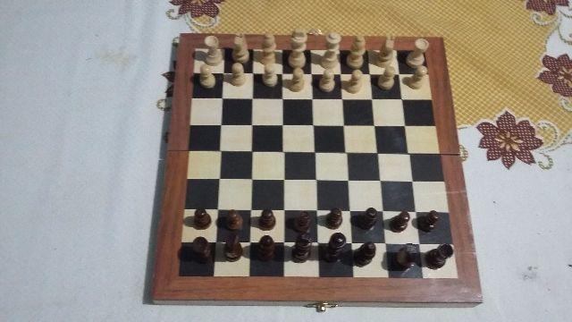 Tabuleiro de xadrez, damas e gamão