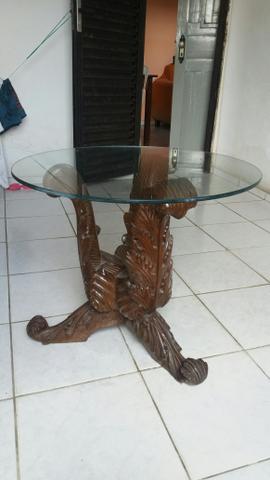 Vende-se mesa de centro entalhada em madeira maciça