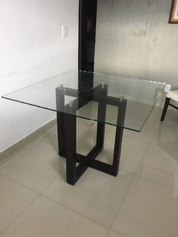 Mesa de vidro 4 lugares com cadeiras